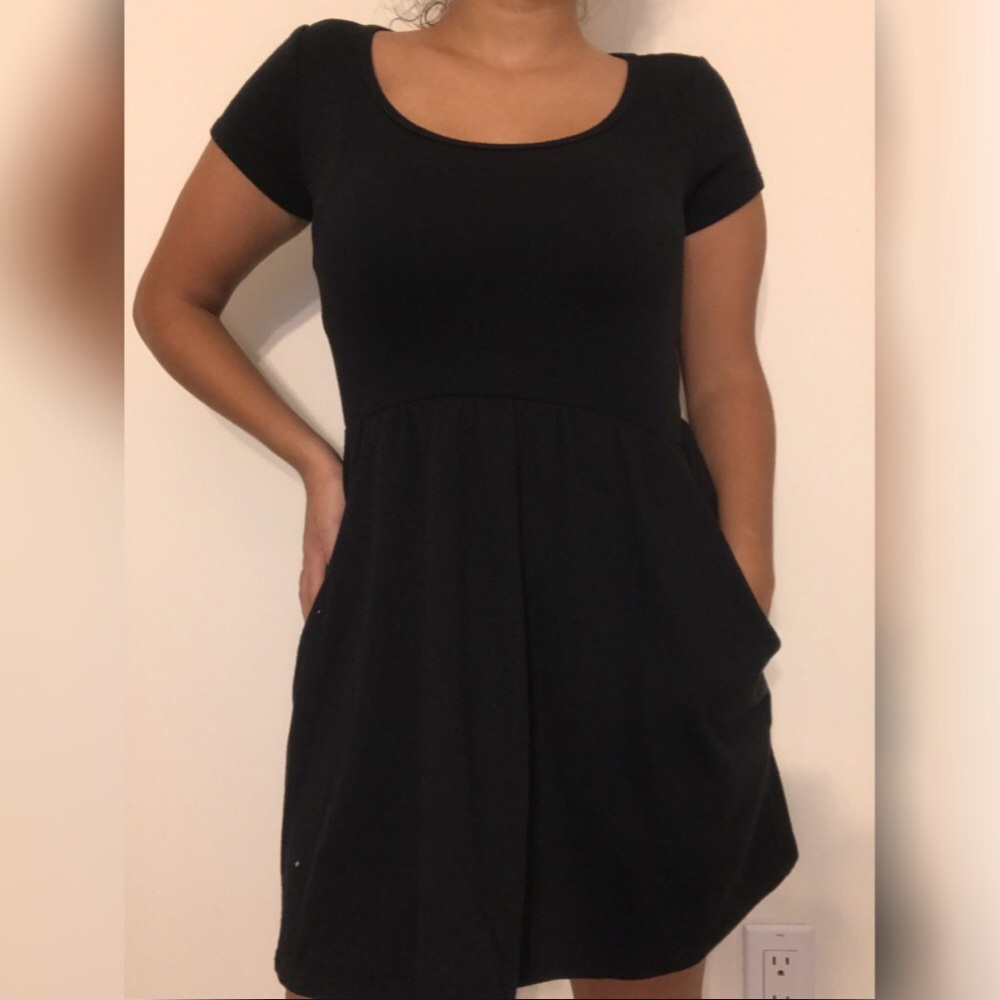 Black short sleeved dress